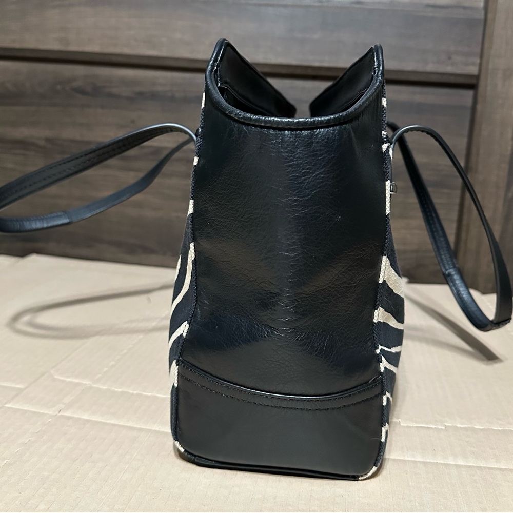 Authentic Coach Purse - Picture 9 of 14